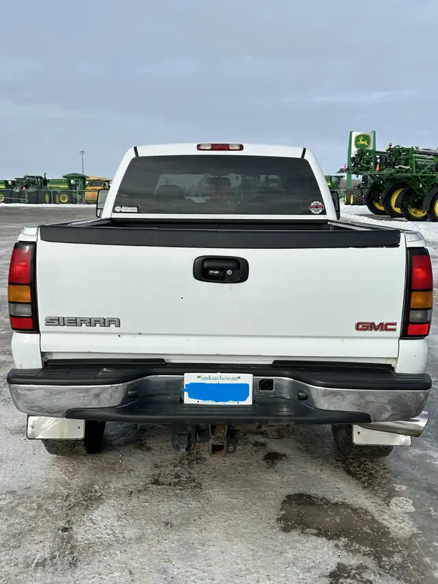 2004 GMC Sierra 2500HD Duramax Diesel 6.6L For Sale in Cars & Trucks in Regina - Image 6