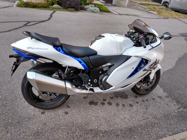 2023 Suzuki Hayabusa white/Blue dans Motos sport  à Ville de Montréal - Image 3