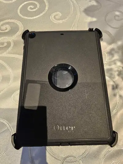 Like New condition Otterbox Case.