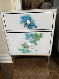 Decorative night stand for sale (excellent condition) 