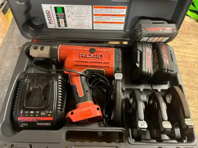 Ridgid RP-210 18V Pro Pressing Crimp Tool with Battery Charger & Case 3 batteries included. 1/2” jaw...