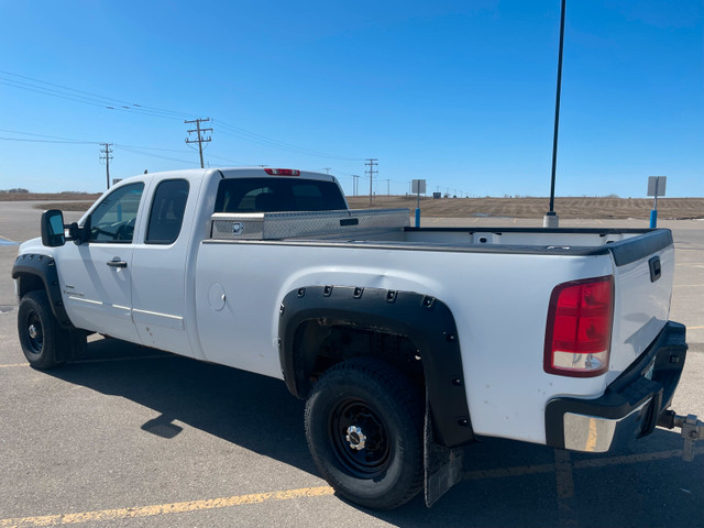 2009 GMC 3500 in Cars & Trucks in Saskatoon - Image 4