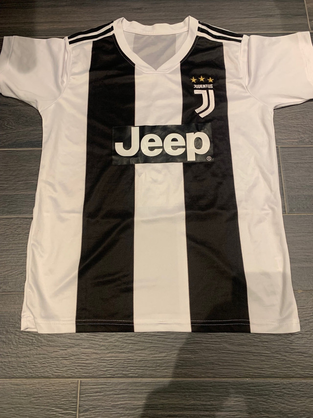 Ronaldo Juventus jersey medium size in Arts & Collectibles in City of Toronto