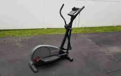 Elliptical - Like New - LED Screen, Fan, Heartrate Sensors , View more