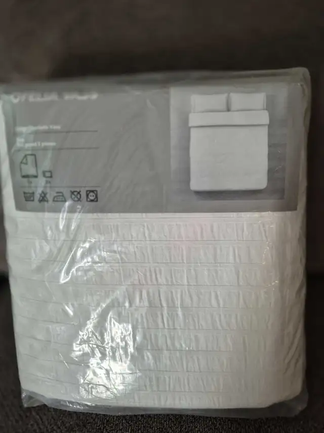 IKEA King Duvet Cover in Bedding in Hamilton - Image 2