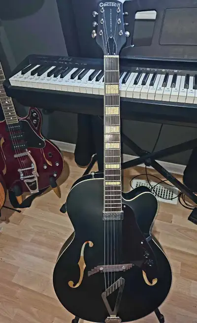 Gretsch G100CE Synchromatic & Fender Mustang amp, View more