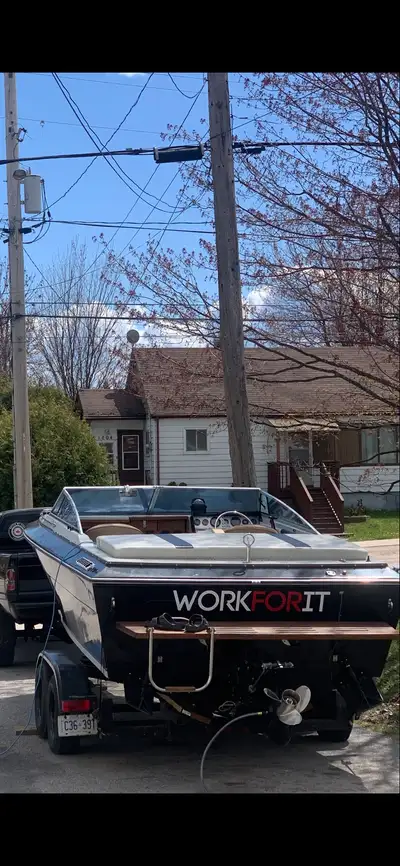 1986 Four Winns 211 Liberator Mercrisuer 350 Alpha 1 Outdrive Straight Pipe exhaust New stereo syste...