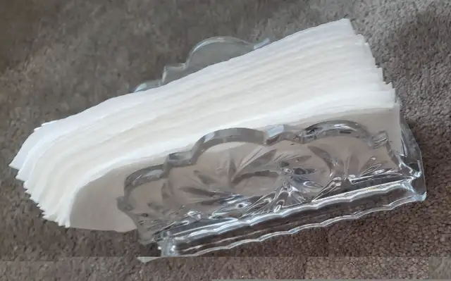 VINTAGE CUT CRYSTAL NAPKIN HOLDER or LETTER HOLDER 6 x 2 x 4 IN in Home Décor & Accents in Laval / North Shore - Image 10