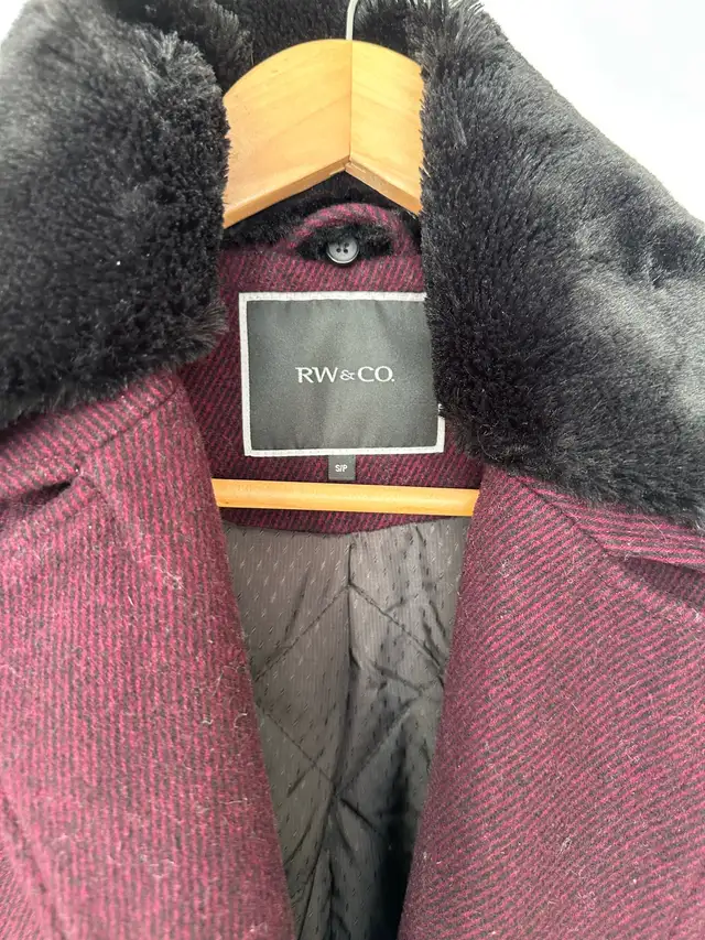RW maroon coat jacket  in Women's - Tops & Outerwear in Mississauga / Peel Region - Image 3