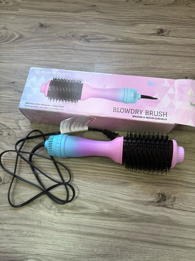 Relaxus beauty blow dry heated brush brosse chauffante cheveux  dans Santé et besoins spéciaux  à Ville de Montréal