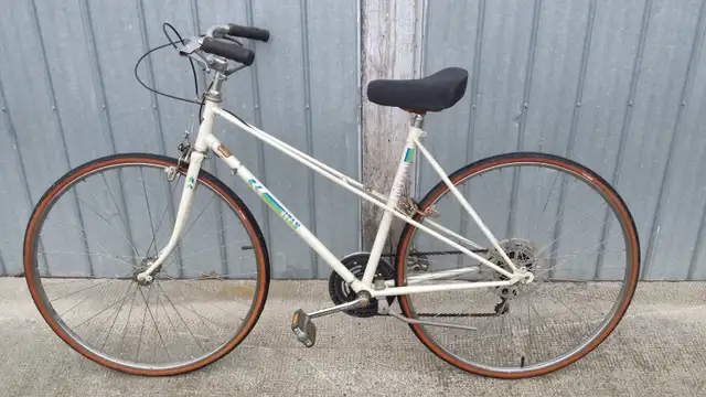 Vélo de ville pour dame 5 vitesses Vélo sport TITAN in Cruiser, Commuter & Hybrid in Longueuil / South Shore - Image 3