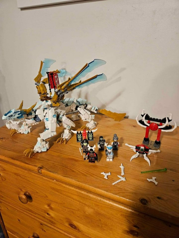 Zanes Ice Dragon Creature Set. All pieces and instruction manual in Toys & Games in Calgary