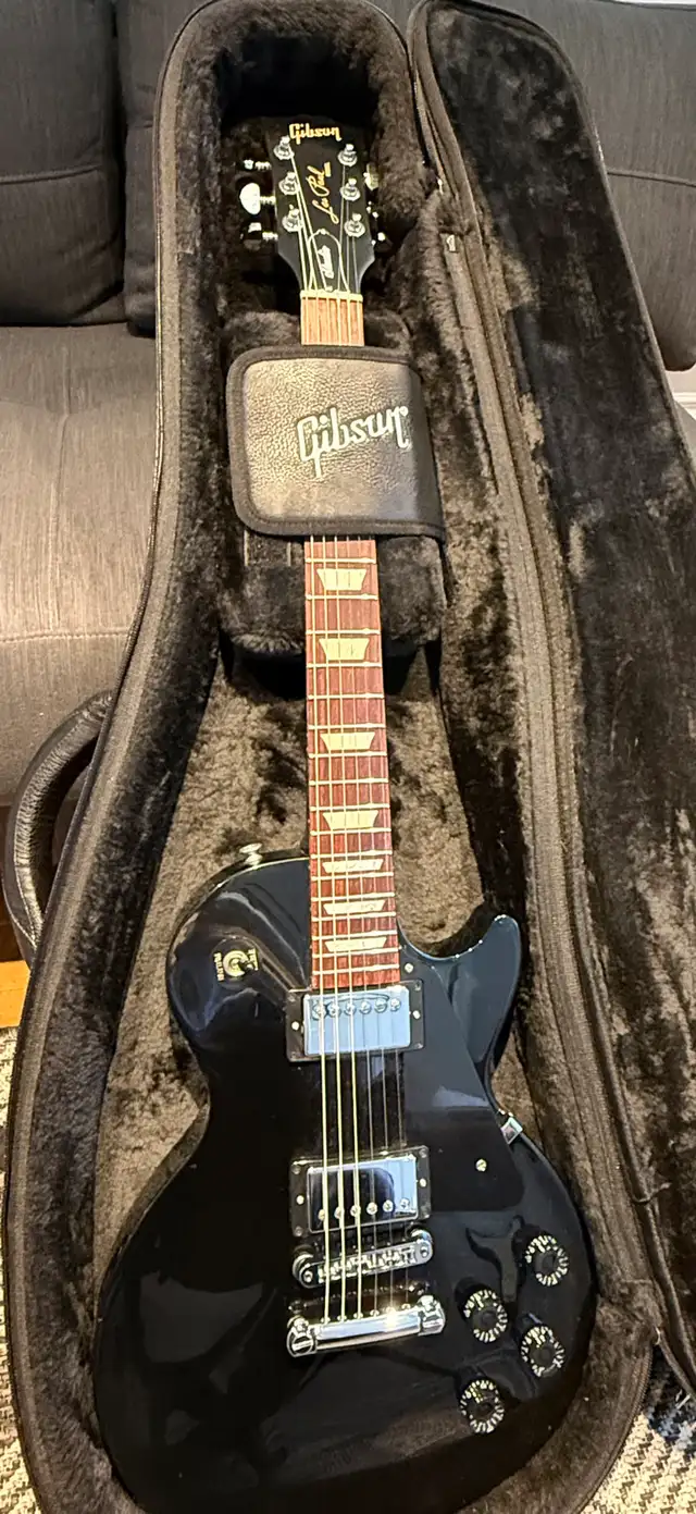2022 Gibson Les Paul Studio MINT! Will deliver in 401/403