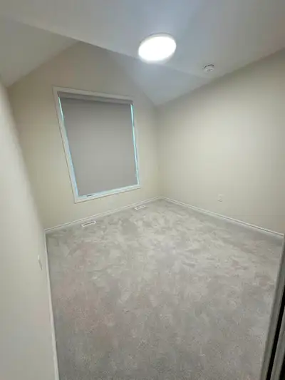 Room for rent inside a house, shared bathroom access to kitchen and laundry facilities, and a parkin...