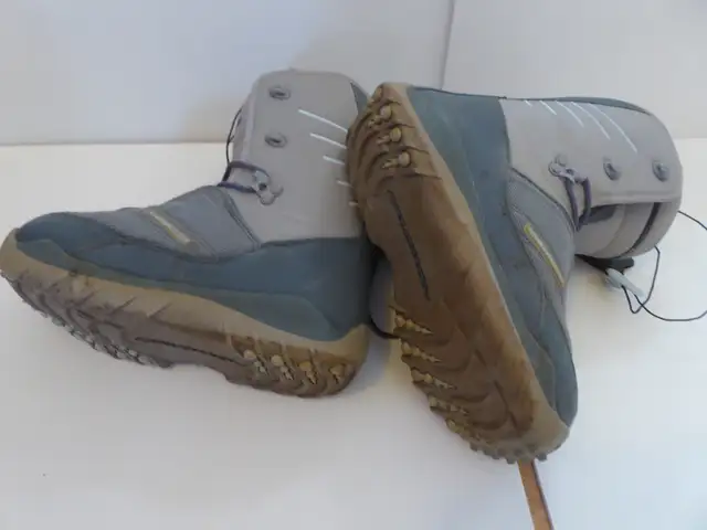 Salomon Snowboard Boots in Snowboard in Calgary - Image 6