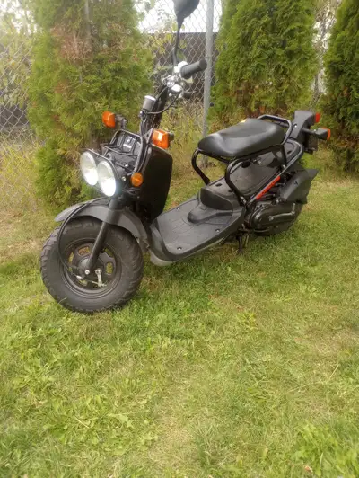 2017 Honda ruckus 17464km runs great comes with Honda battery maintainer and cool retro fighter pilo...
