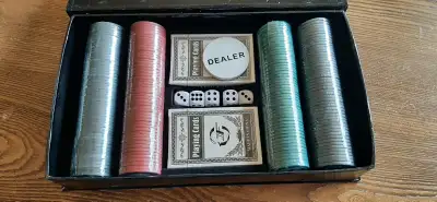 Ensemble poker Mopar, Neuf, Chrysler - Dodge - Jeep - Ram Plusieurs articles automobiles et de colle...