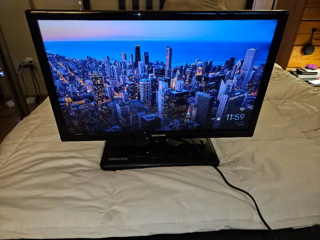Samsung 26" in TVs in City of Toronto - Image 2