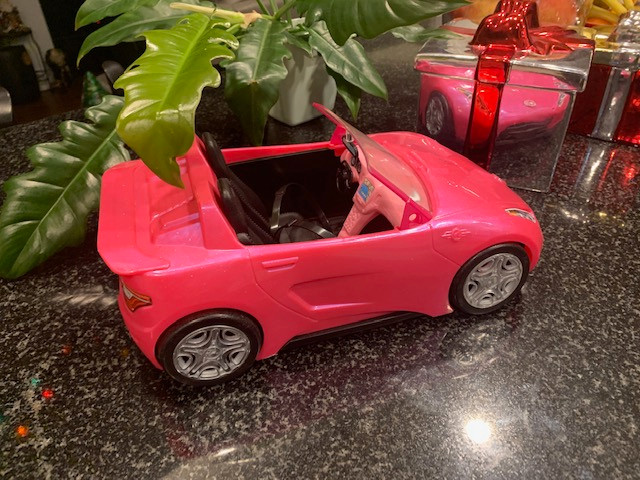 Barbi 2016 Glam Convertible 13" X 6" ( loose -No Box ) in Toys & Games in City of Halifax - Image 2