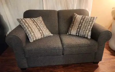 We're downsizing and will be posting more items in the near future! Gently used sofa set: 3-seater c...