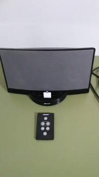 Bose Sound Dock digital music system with remote