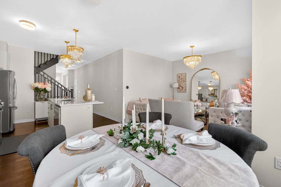 Stunning 4+1 Bed Townhouse for Rent in Oakville 3