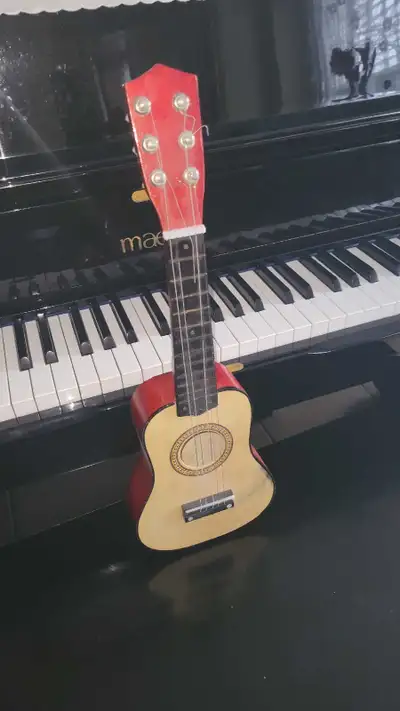 Acoustic guitar in great condit, View more