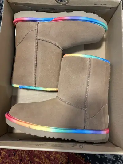 Ugg Kids Classic Short II Rainbow - Size 4, View more