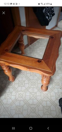 Wood end table/coffee table with glass insert 
