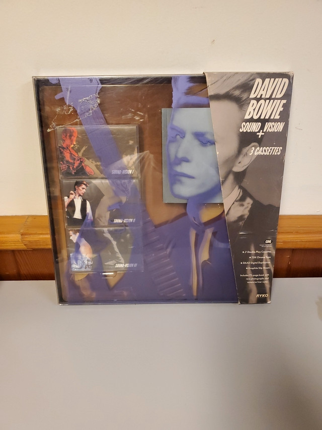 DAVID BOWIE SOUND & VISION 3 CASSETTE TAPE BOX SET & BOOKLET RAR in Other in St. Catharines