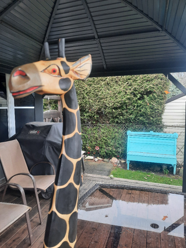 Tall giraffe in Home Décor & Accents in Norfolk County - Image 2