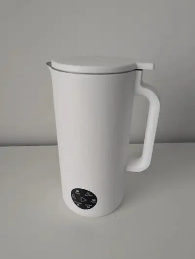 Multifunction soymilk maker, juicer, kettle. 350mL capacity. Only used 3 times.