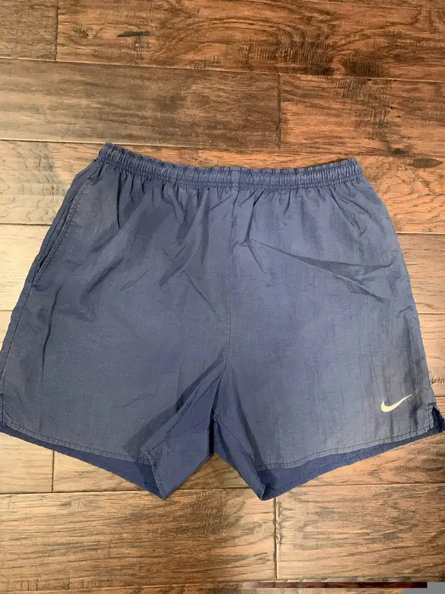 90s NIKE SHORTS SIZE LARGE  in Men's in Mississauga / Peel Region - Image 2