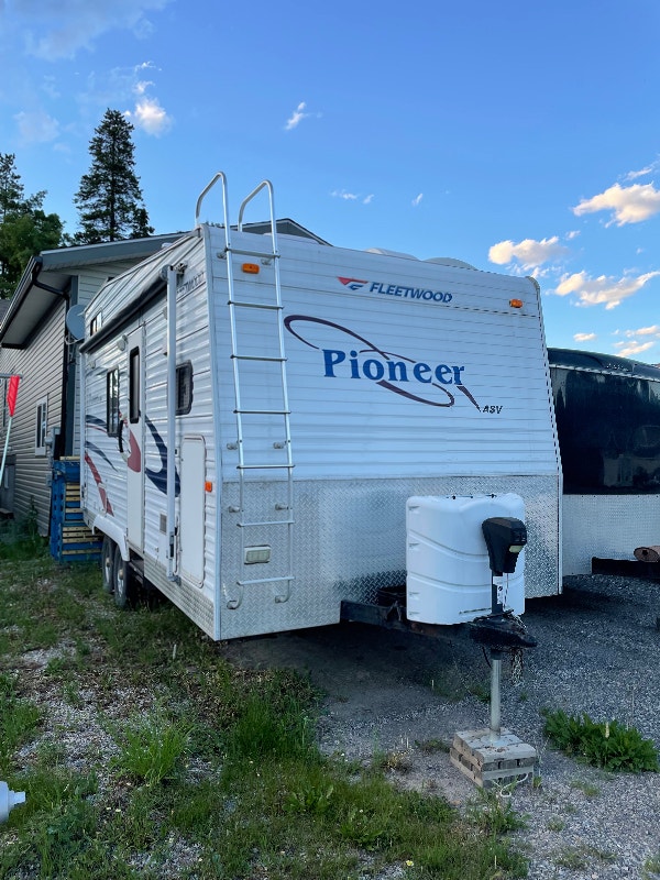 2005 18ft toy hauler! Half ton towable Travel Trailers & Campers