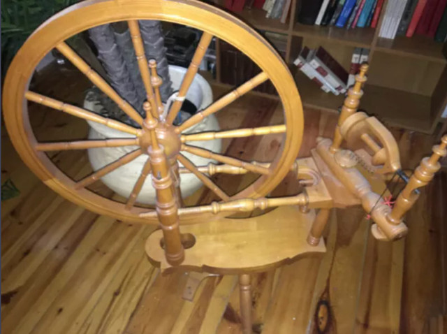 SPINNING WHEEL - FOR SALE in Arts & Collectibles in Mississauga / Peel Region - Image 4