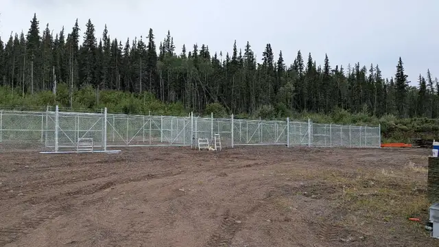 fence and deck install590081410299351043