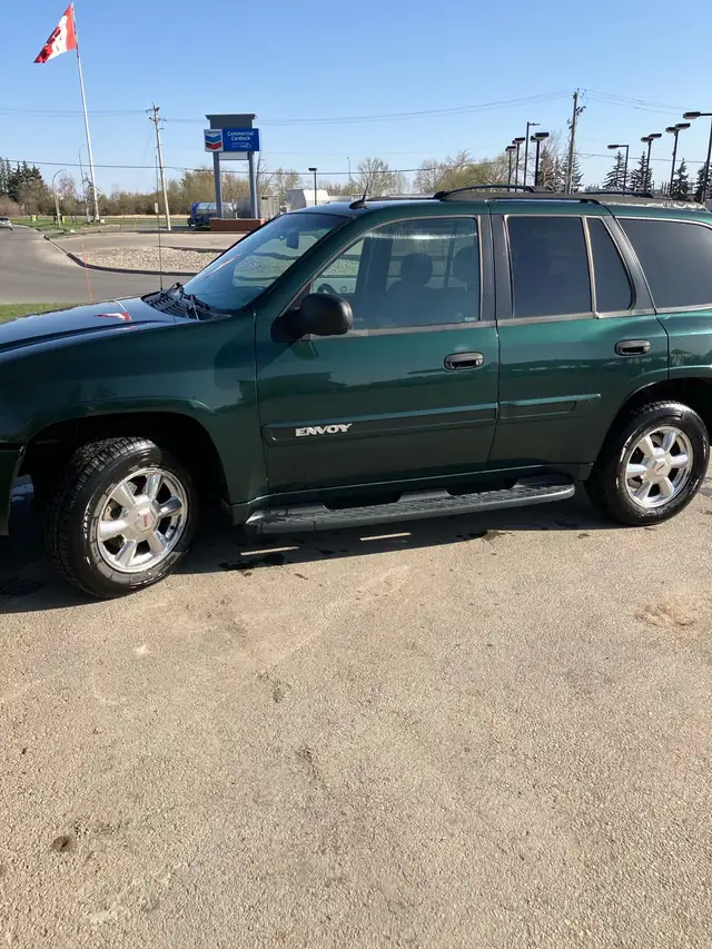 2004 gmc envoy in Cars & Trucks in Calgary - Image 2