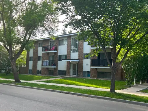 Large 1 bedroom with balcony in Garneau. Walk to U of A and white ave. Renovated with tile floors th...