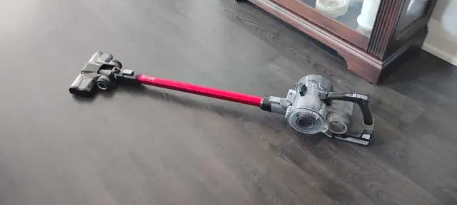 Cordless Vacuum in Vacuums in Markham / York Region - Image 3