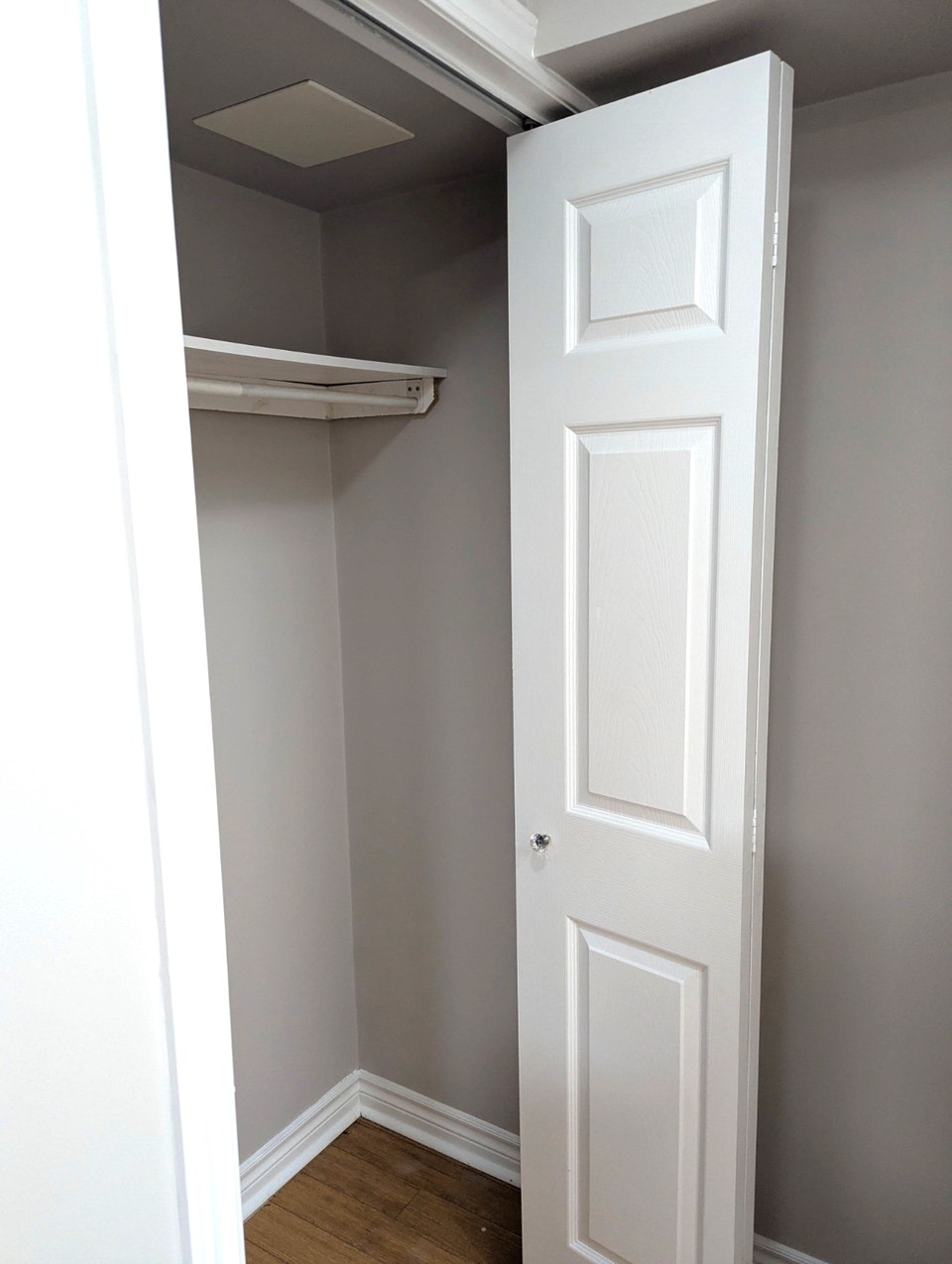 Large 3 Room, 2 Bath, 3 Parking Basement Apartment MILTON Nov. 1 4