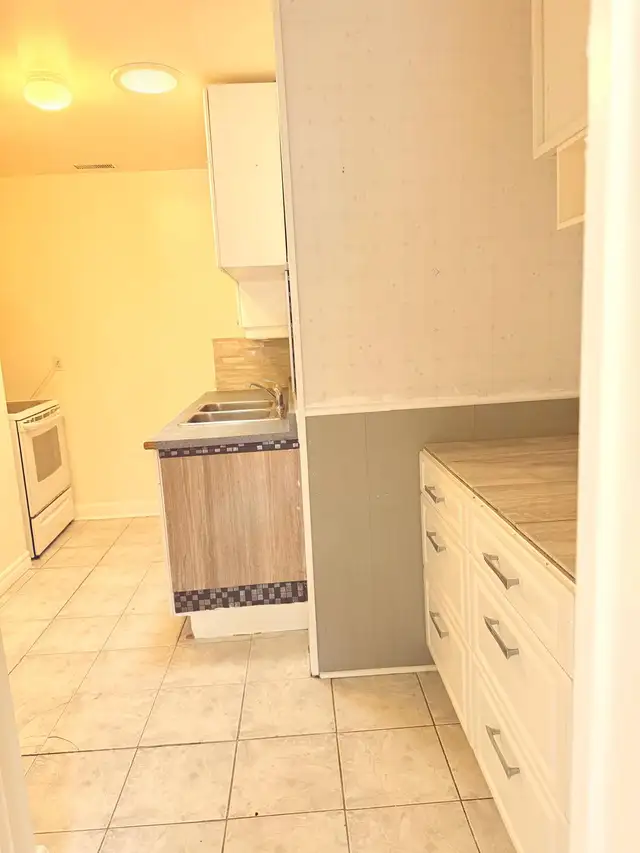 Room for Rent in Room Rentals & Roommates in Oshawa / Durham Region - Image 2