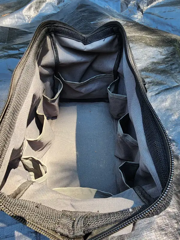 Ridgid Canvas Tool Bag With Zipper & 8 Pockets Inside 8 Outside in Tool Storage & Benches in Windsor Region - Image 5