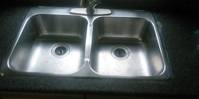 Evier de cuisine double en acier inoxydable avec Robinet inclus dans Plomberie, éviers, toilettes et bains  à Laval/Rive Nord - Image 2