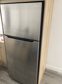 Réfrigérateur presque neuf $699