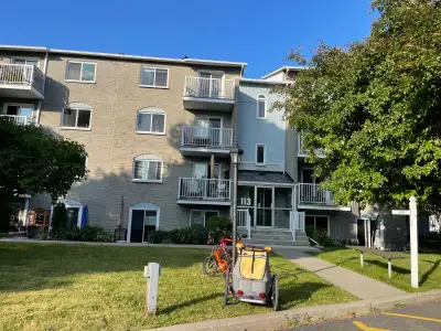 Excellente opportunité !!! Joli Condo à la Rive-Sud très bien localisé dans un secteur tranquille et...