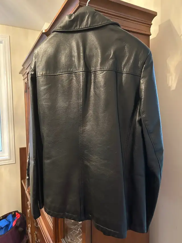 Women’s ROOTS  leather jackets size 12 in Women's - Tops & Outerwear in Markham / York Region - Image 3