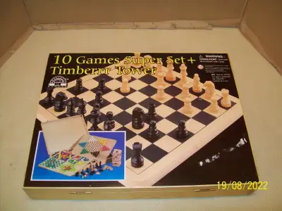 10 Games Super Set + Timberrr Tower, la valise est en bois et les jeux aussi, bonne condition comme...