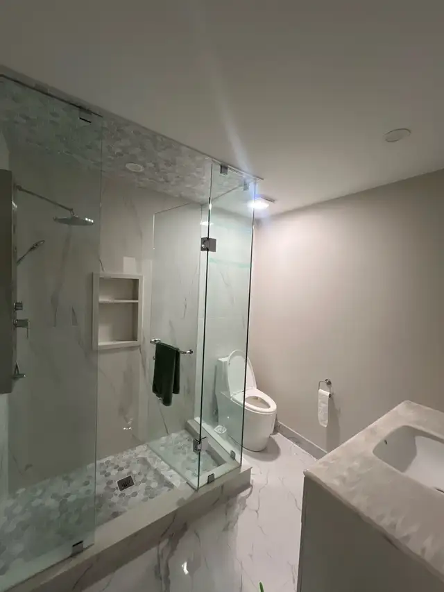 ROOM FOR RENT - STUDENT/YOUNG ADULT ONLY in Room Rentals & Roommates in City of Toronto - Image 4