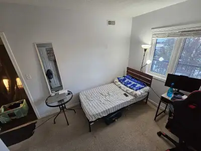 Private Room available to rent in Kitchener. Prefer working professionals. Renting only 1 person. No...