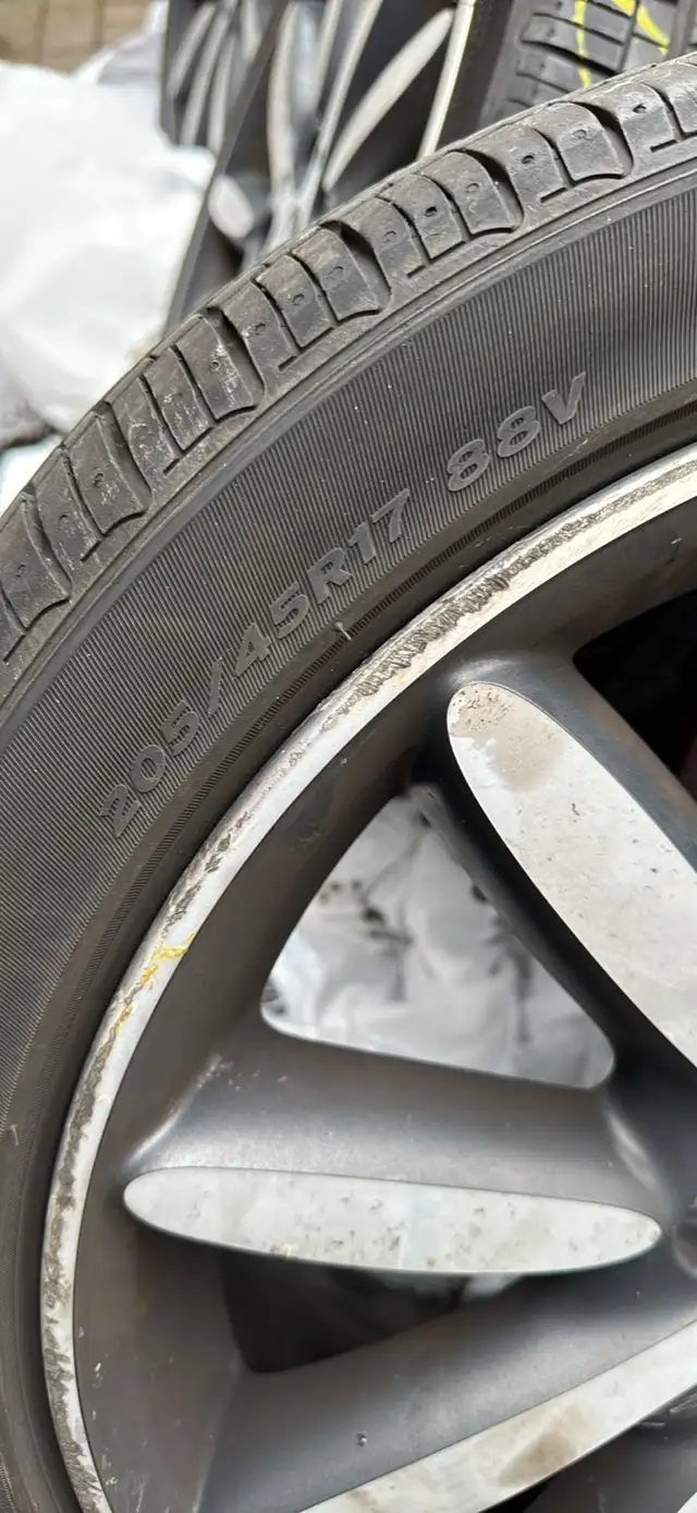 run flat tire with rims for a mini. in Tires & Rims in City of Halifax - Image 6